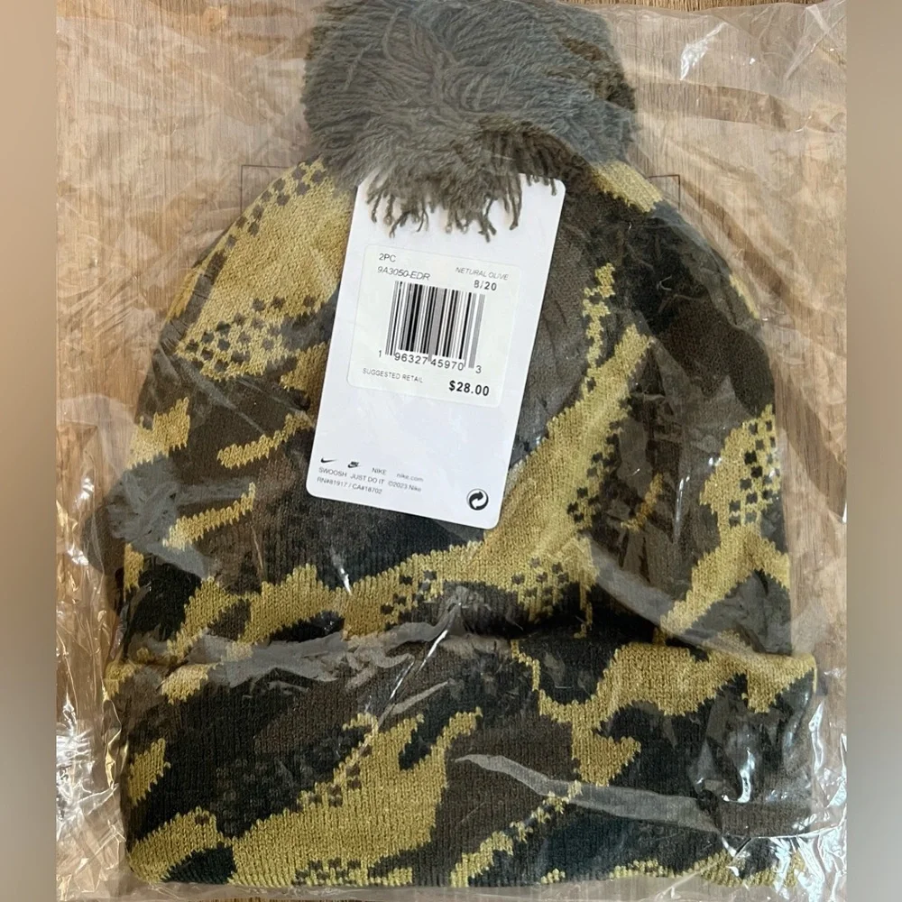 NEW Youth Boys 8-20 Nike Green Camo Pom Beanie Hat & Gloves Set